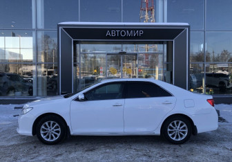Подержанный автомобиль Toyota Camry Sedan 2013 года (8 фото)