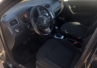 Подержанный автомобиль Volkswagen Polo Sedan 2012 года (9 фото)