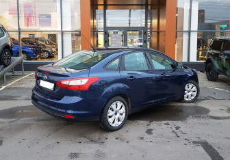 Подержанный автомобиль Ford Focus Sedan 2011 года (5 фото)