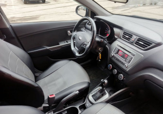 Подержанный автомобиль Kia Rio Sedan 2017 года (14 фото)