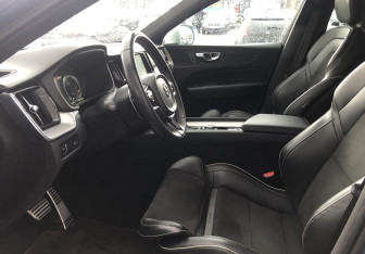 Подержанный автомобиль Volvo XC60 2018 года (9 фото)