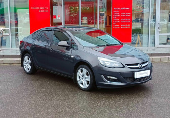 Подержанный автомобиль Opel Astra Sedan 2013 года (3 фото)
