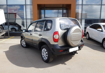Подержанный автомобиль Chevrolet Niva 2009 года (7 фото)