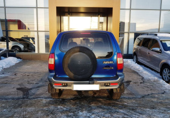 Подержанный автомобиль Chevrolet Niva 2006 года (6 фото)