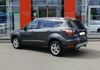 Подержанный автомобиль Ford Kuga 2017 года (7 фото)