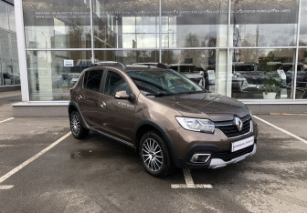 Подержанный автомобиль Renault Sandero 2019 года (3 фото)