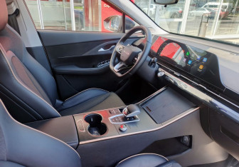 Подержанный автомобиль Omoda C5 2024 года (14 фото)