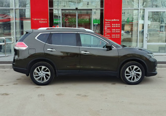 Подержанный автомобиль Nissan X-Trail 2015 года (4 фото)