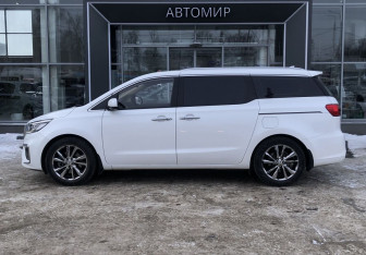 Подержанный автомобиль Kia Carnival 2019 года (8 фото)
