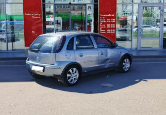 Подержанный автомобиль Opel Corsa 2005 года (5 фото)