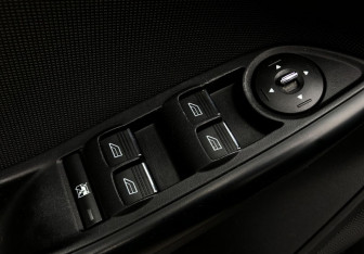 Подержанный автомобиль Ford Focus Sedan 2012 года (11 фото)