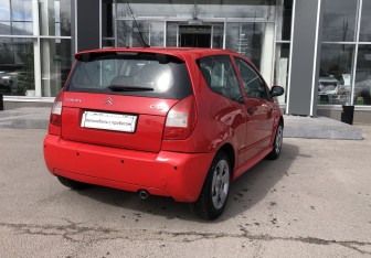 Подержанный автомобиль Citroen C2 2008 года (5 фото)