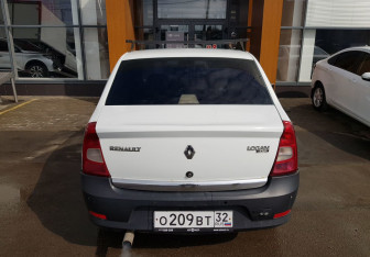Подержанный автомобиль Renault Logan Sedan 2014 года (6 фото)
