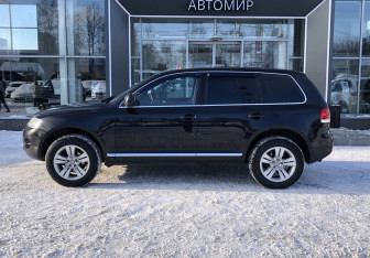 Подержанный автомобиль Volkswagen Touareg 2005 года (8 фото)