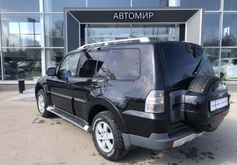 Подержанный автомобиль Mitsubishi Pajero 2008 года (7 фото)