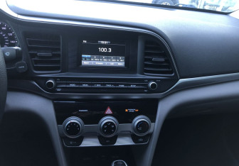 Подержанный автомобиль Hyundai Elantra Sedan 2018 года (14 фото)