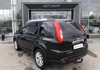 Подержанный автомобиль Nissan X-Trail 2013 года (7 фото)