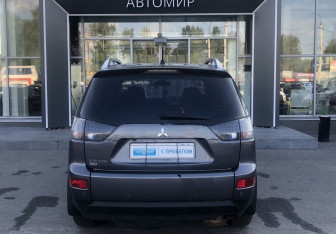 Подержанный автомобиль Mitsubishi Outlander 2008 года (6 фото)