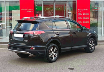 Подержанный автомобиль Toyota RAV4 2016 года (5 фото)