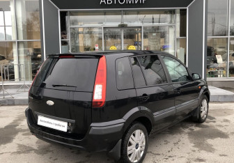 Подержанный автомобиль Ford Fusion 2008 года (5 фото)