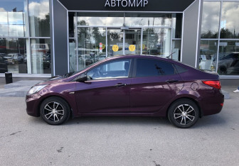Подержанный автомобиль Hyundai Solaris Sedan 2013 года (8 фото)