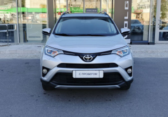 Подержанный автомобиль Toyota RAV4 2015 года (2 фото)