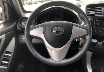 Подержанный автомобиль Lifan X60 2015 года (12 фото)