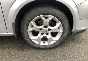 Подержанный автомобиль Opel Astra Hatchback 2005 года (15 фото)