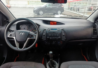 Подержанный автомобиль Hyundai i20 2009 года (15 фото)