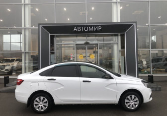 Подержанный автомобиль LADA (ВАЗ) Vesta Sedan 2017 года (4 фото)