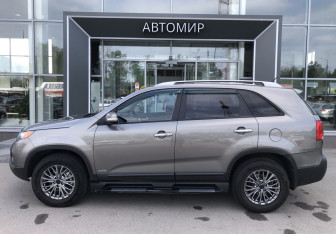 Подержанный автомобиль Kia Sorento 2012 года (8 фото)