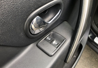 Подержанный автомобиль Renault Sandero 2018 года (13 фото)