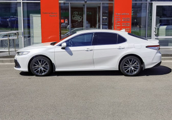 Подержанный автомобиль Toyota Camry Sedan 2021 года (8 фото)