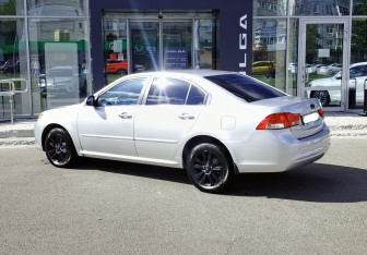 Подержанный автомобиль Kia Magentis 2010 года (7 фото)