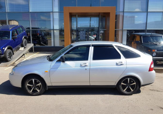 Подержанный автомобиль LADA (ВАЗ) Priora Hatchback 2013 года (8 фото)