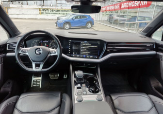 Подержанный автомобиль Volkswagen Touareg 2020 года (14 фото)