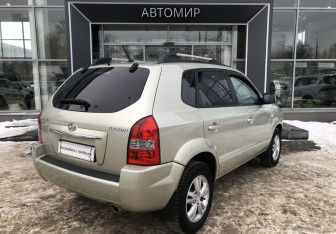 Подержанный автомобиль Hyundai Tucson 2008 года (5 фото)