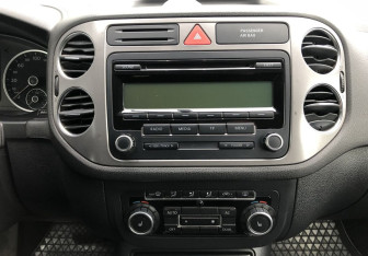 Подержанный автомобиль Volkswagen Tiguan 2010 года (14 фото)