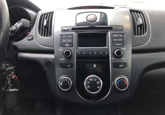 Подержанный автомобиль Kia Cerato Sedan 2010 года (14 фото)