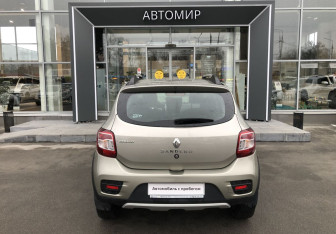 Подержанный автомобиль Renault Sandero 2019 года (7 фото)