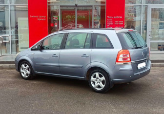 Подержанный автомобиль Opel Zafira Compactvan 2008 года (7 фото)