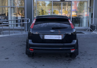 Подержанный автомобиль Ford Focus Hatchback 2008 года (6 фото)