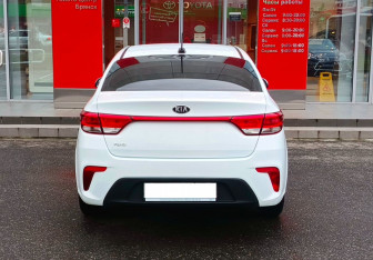 Подержанный автомобиль Kia Rio Sedan 2019 года (6 фото)