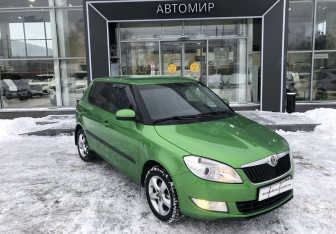 Подержанный автомобиль Skoda Fabia Hatchback 2011 года (3 фото)