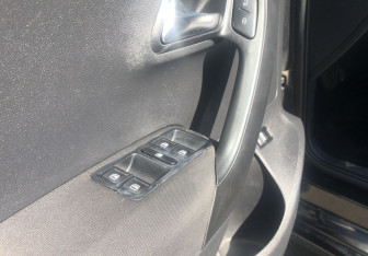 Подержанный автомобиль Volkswagen Polo Sedan 2012 года (13 фото)