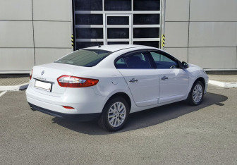 Подержанный автомобиль Renault Fluence 2013 года (5 фото)