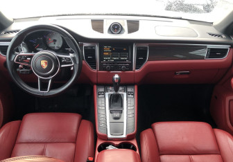 Подержанный автомобиль Porsche Macan 2014 года (10 фото)