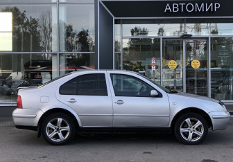 Подержанный автомобиль Volkswagen Bora Sedan 1998 года (4 фото)