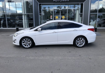 Подержанный автомобиль Hyundai i40 Sedan 2013 года (8 фото)