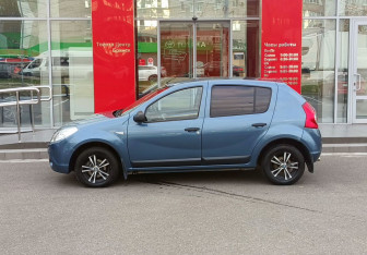 Подержанный автомобиль Renault Sandero 2012 года (8 фото)